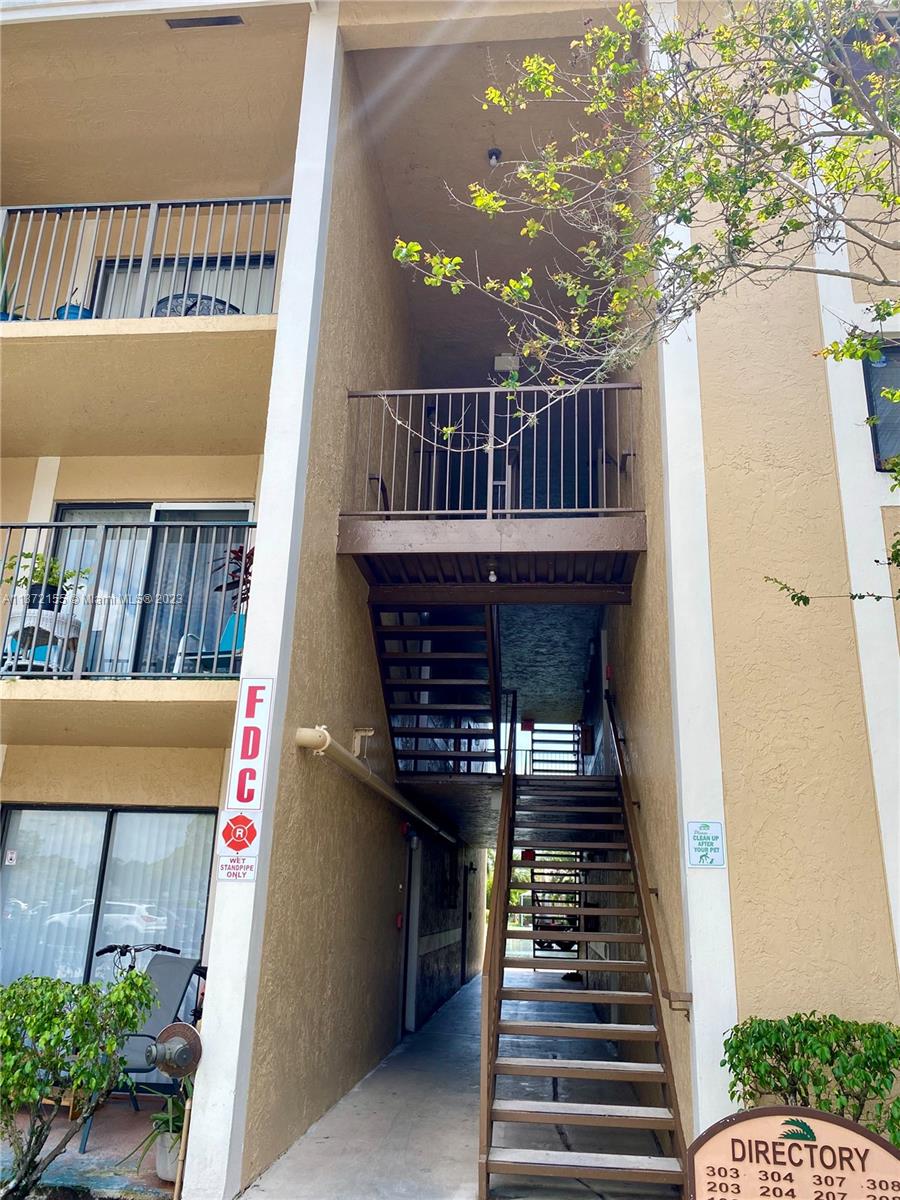 PALMS OF PEMBROKE CONDO - Residential Lease