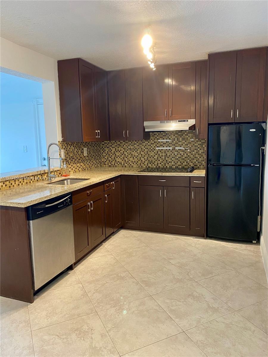 PALMS OF PEMBROKE CONDO - Residential Lease