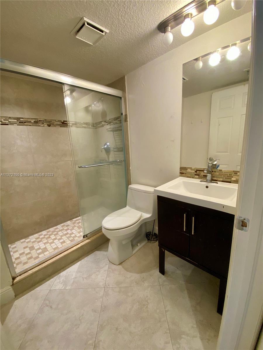 PALMS OF PEMBROKE CONDO - Residential Lease