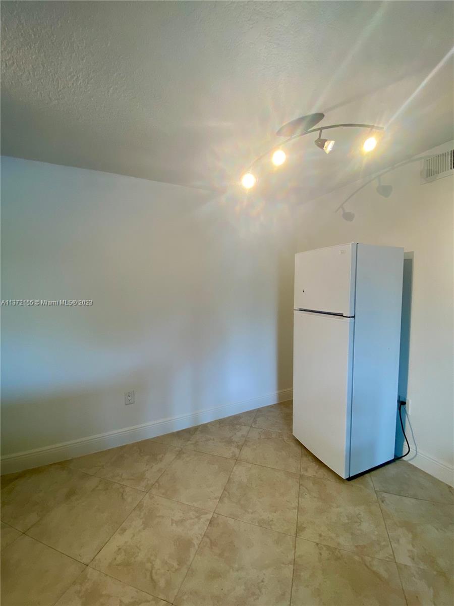 PALMS OF PEMBROKE CONDO - Residential Lease