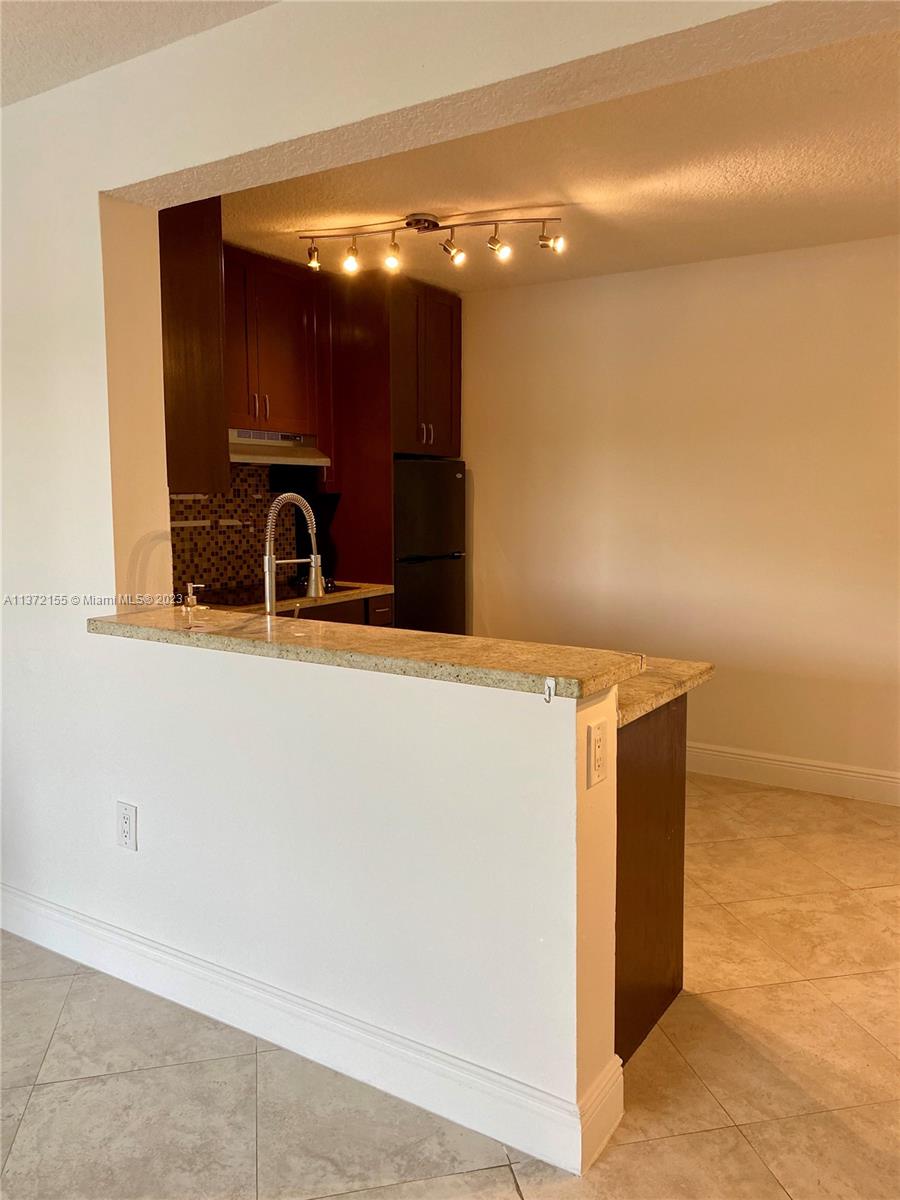 PALMS OF PEMBROKE CONDO - Residential Lease