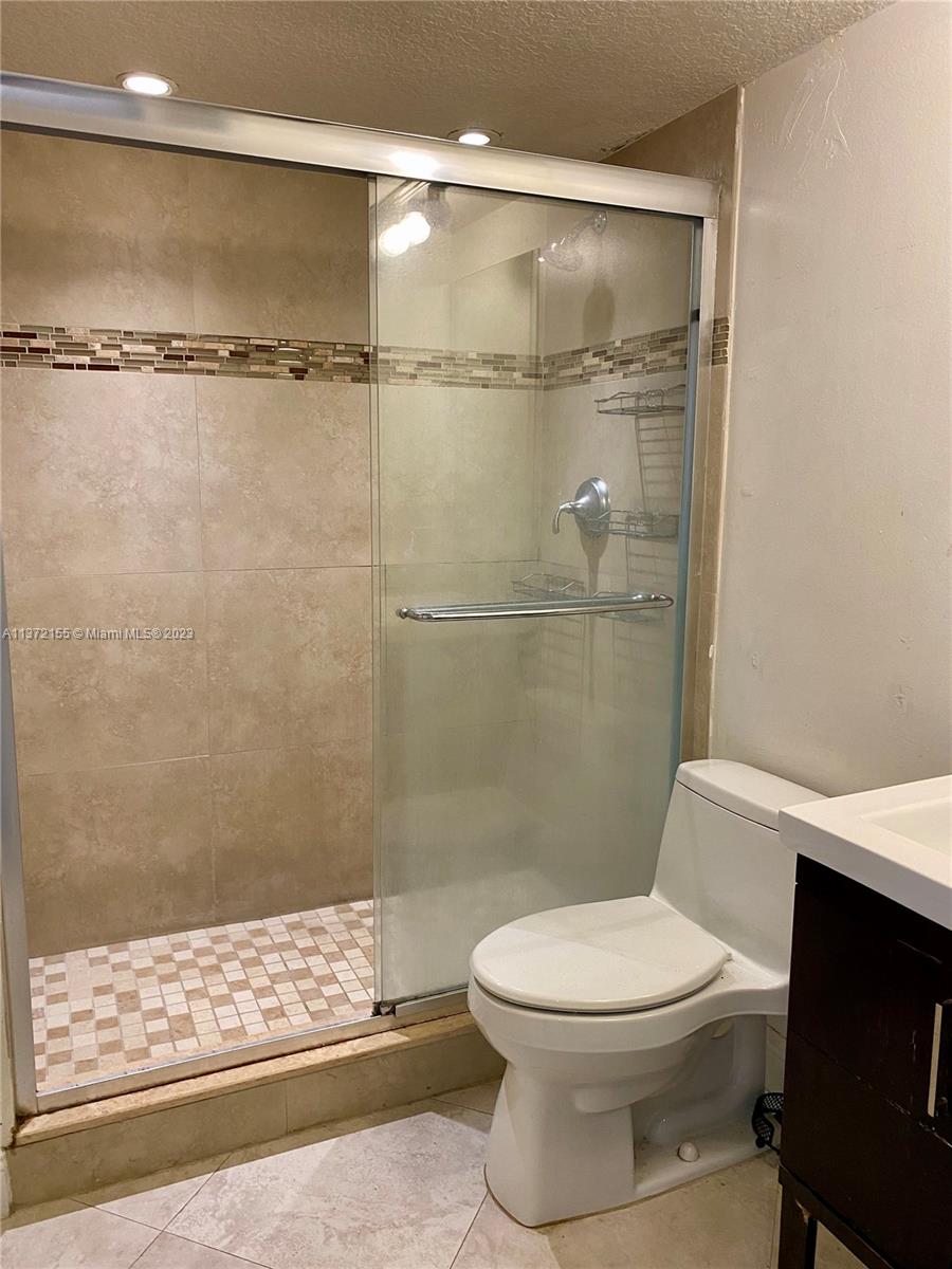 PALMS OF PEMBROKE CONDO - Residential Lease