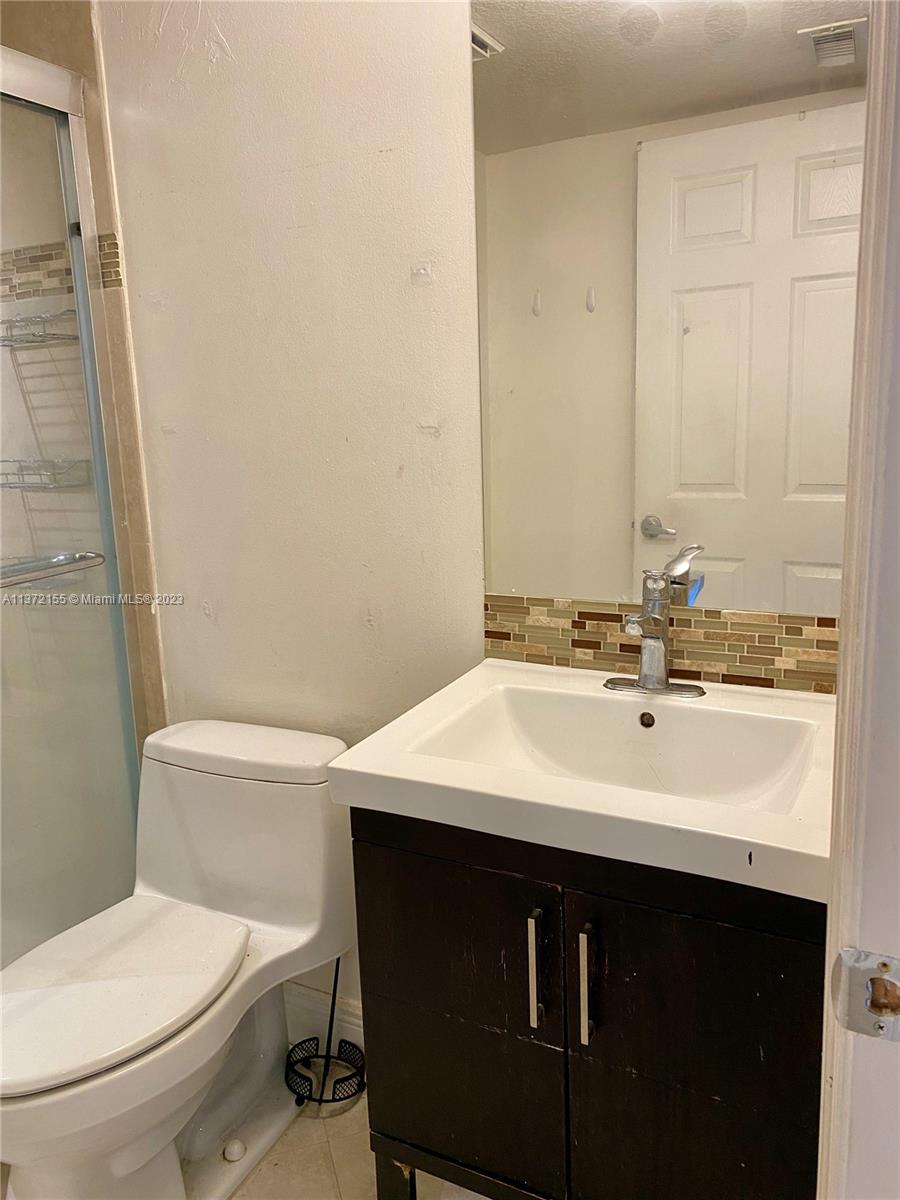 PALMS OF PEMBROKE CONDO - Residential Lease