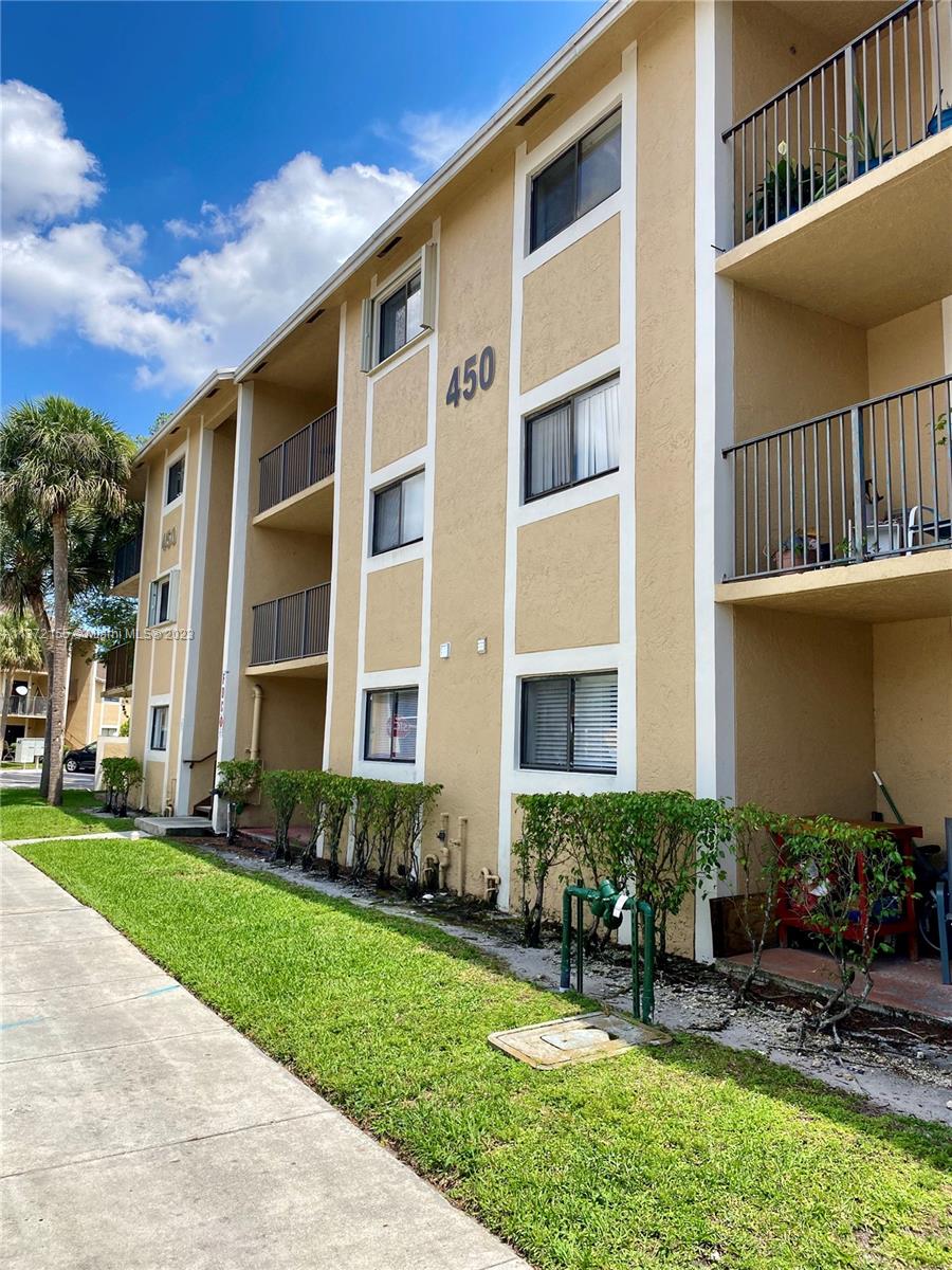 PALMS OF PEMBROKE CONDO - Residential Lease