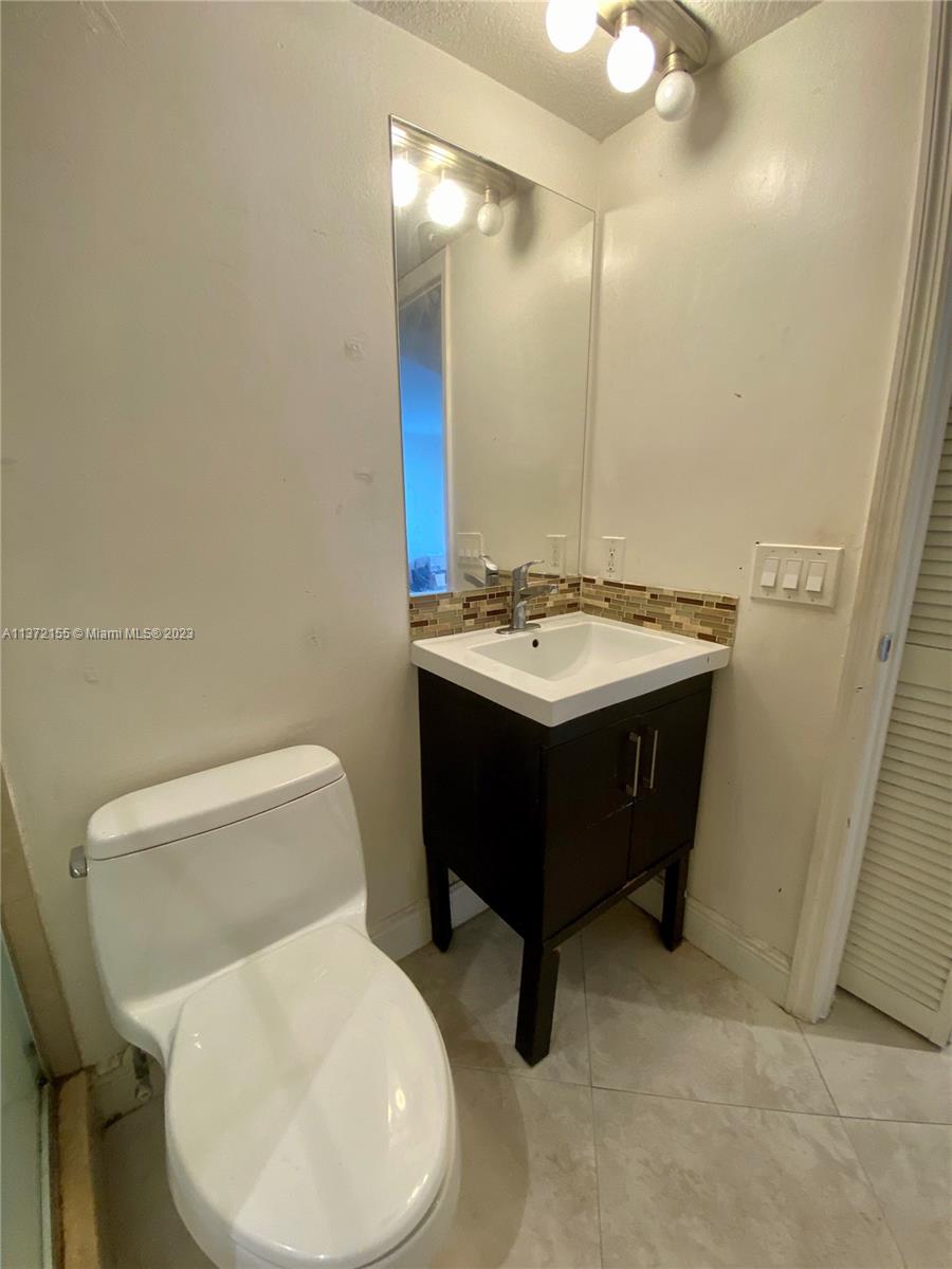 PALMS OF PEMBROKE CONDO - Residential Lease