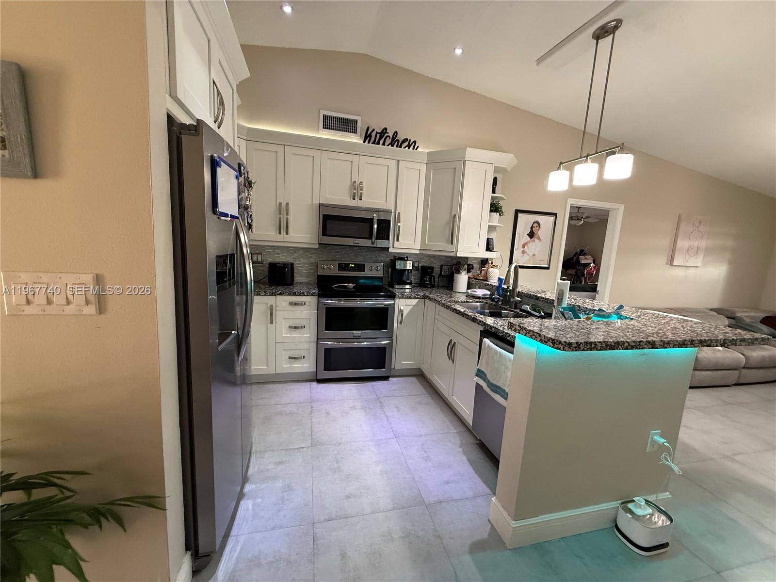 TAMIAMI LAKES TOWNHOMES S - Residential