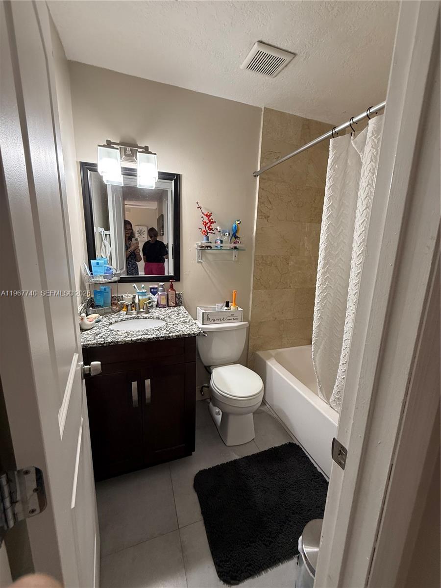 TAMIAMI LAKES TOWNHOMES S - Residential