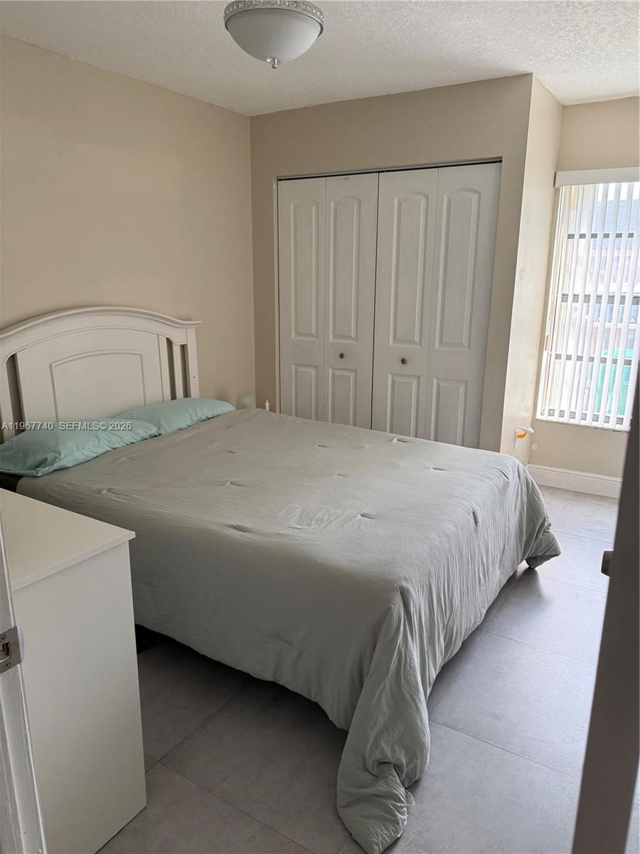 TAMIAMI LAKES TOWNHOMES S - Residential