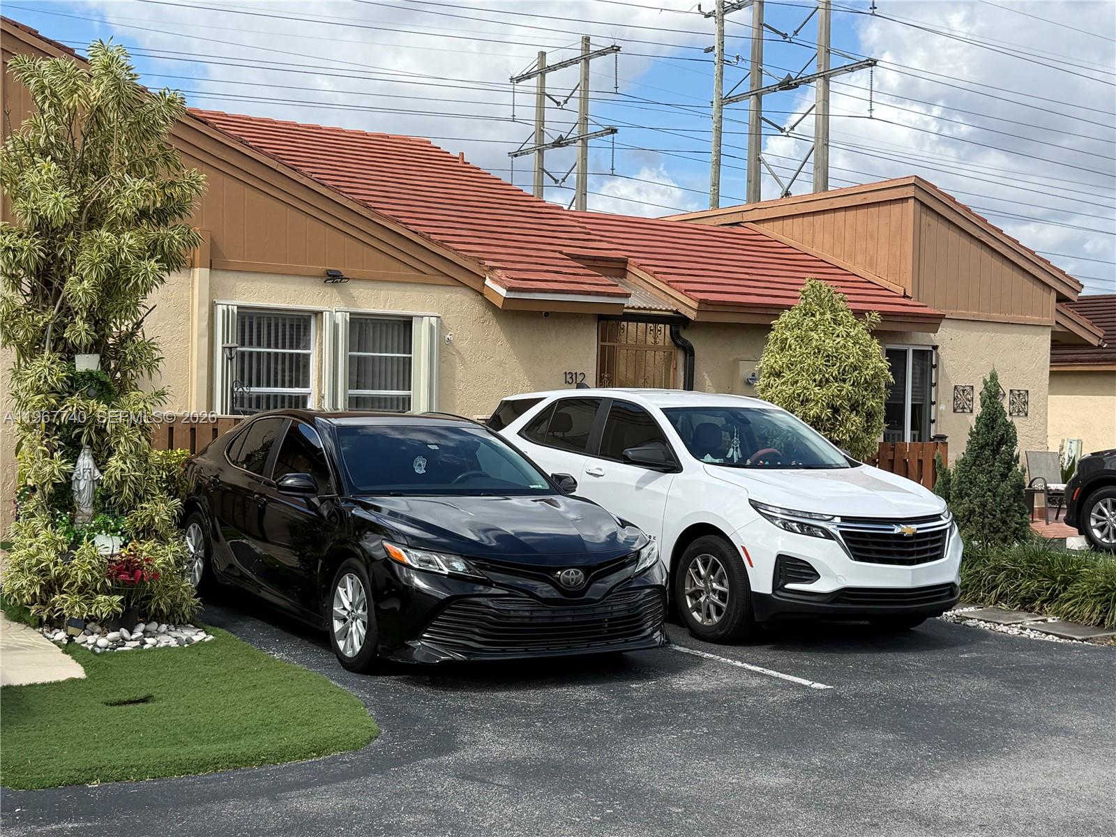 TAMIAMI LAKES TOWNHOMES S - Residential