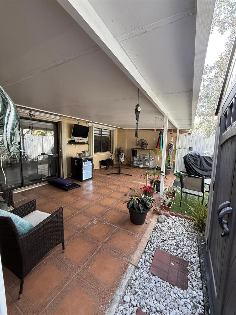 TAMIAMI LAKES TOWNHOMES S - Residential