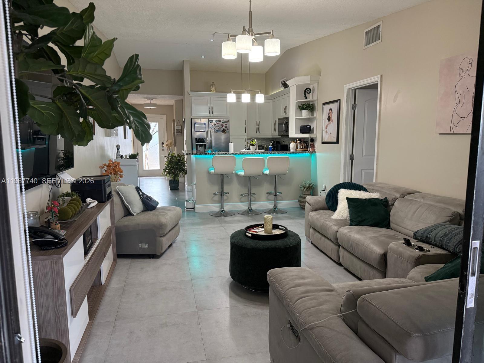 TAMIAMI LAKES TOWNHOMES S - Residential