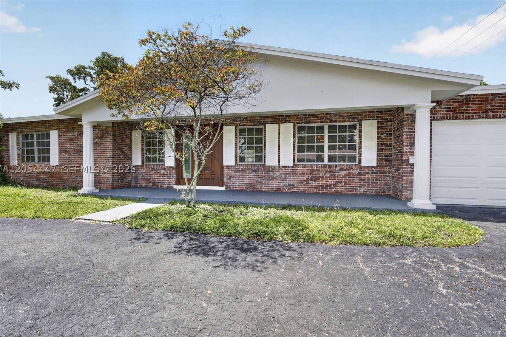 5620 SW 8th St
