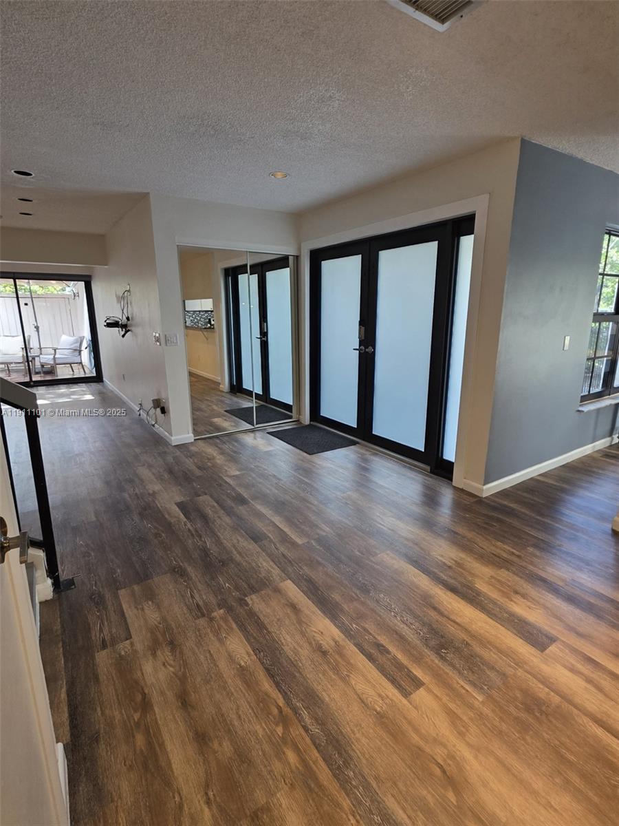 MARINER VILLAGE TH CONDO - Residential Lease