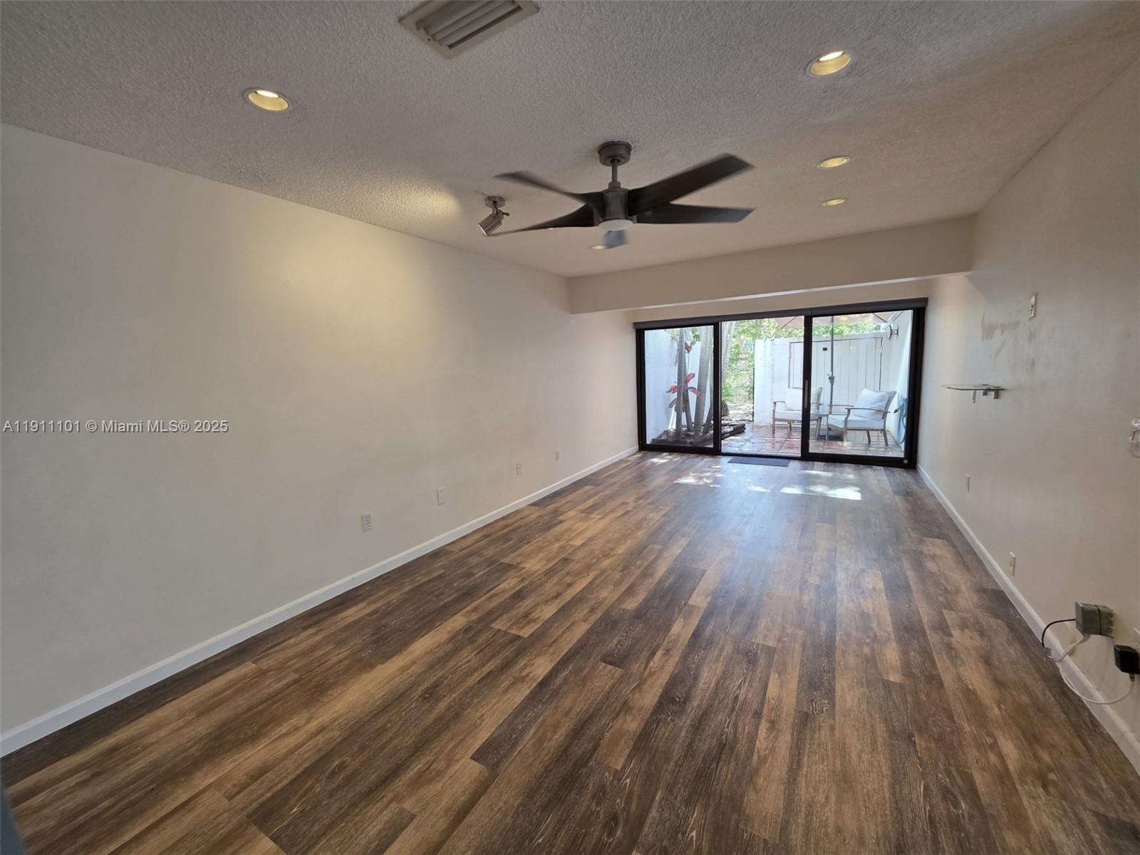 MARINER VILLAGE TH CONDO - Residential Lease