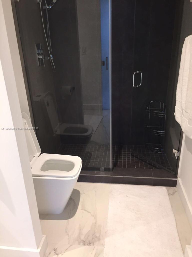 RONEY PALACE CONDO - Residential Lease