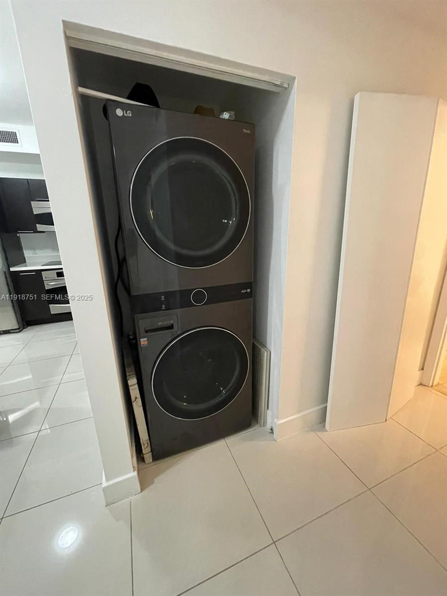 IVY CONDO - Residential Lease