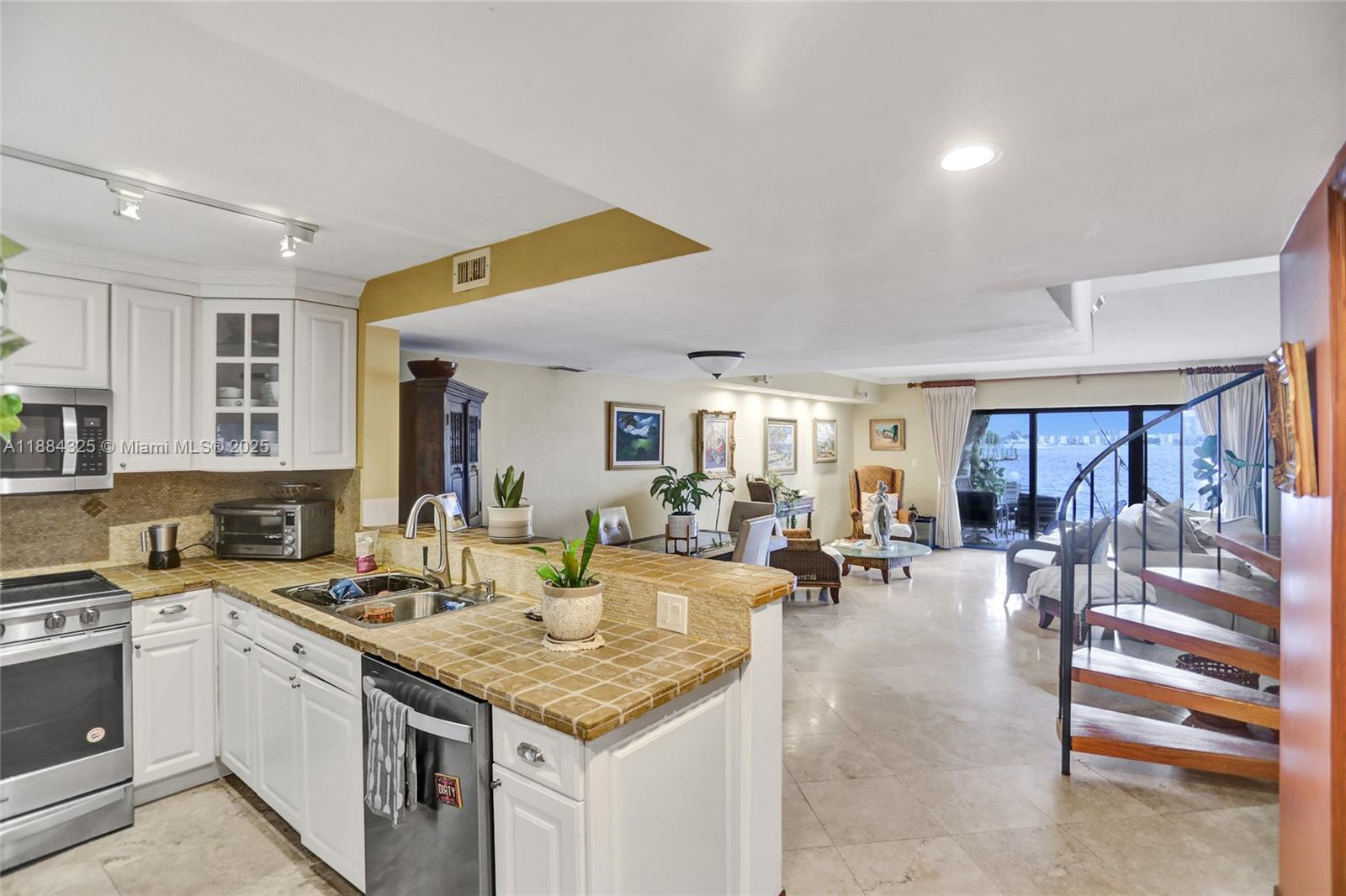 LAKEVIEW TOWNHOUSES CONDO - Residential Lease