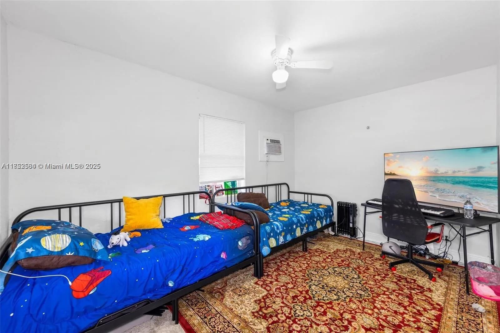 HOLLYWOOD PARK - Residential