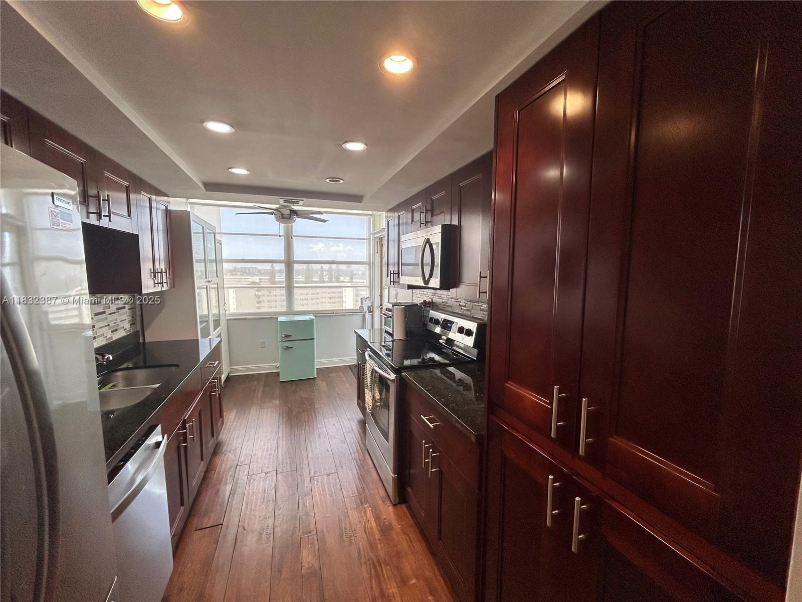 DEL PRADO MARINA - Residential Lease