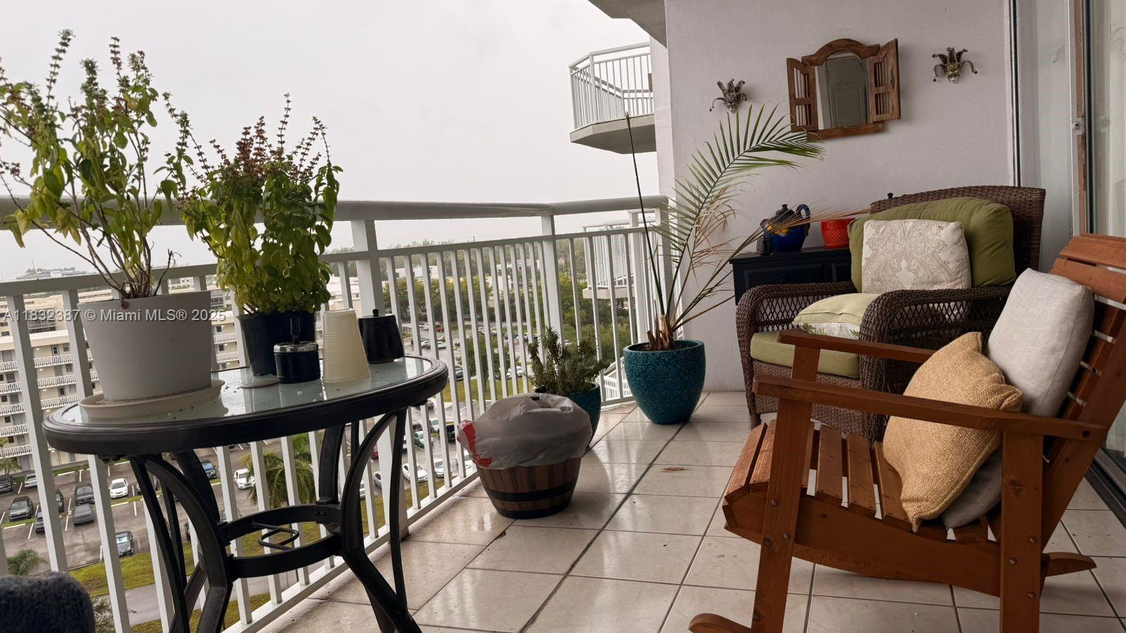 SPECTACULAR 2BED/2BATH FULLY FURNISHED CONDO ON HIGH FLOOR. UPDATED KITCHEN WITH GRANITE COUNTER TOP, S.S. APPLIANCES, GLASS TILE BACKSPLASH, MODERN BLINDS, AND DARK WOOD FLOORS THROUGHOUT. BATHROOMS WERE ALSO UPDATED WITH A MODERN FLAIR, CONVENIENT DEN PERFECT FOR GUESTS OR HOME OFFICE, GREAT CLOSET SPACE, OPEN BALCONY AND COVERED PARKING. CENTRAL LOCATION NEAR AVENTURA MALL, BEACHES, RESTAURANTS AND SHOPS. AVAILABLE NOW, CALL TODAY TO SCHEDULE A TOUR BEFORE ITS GONE!