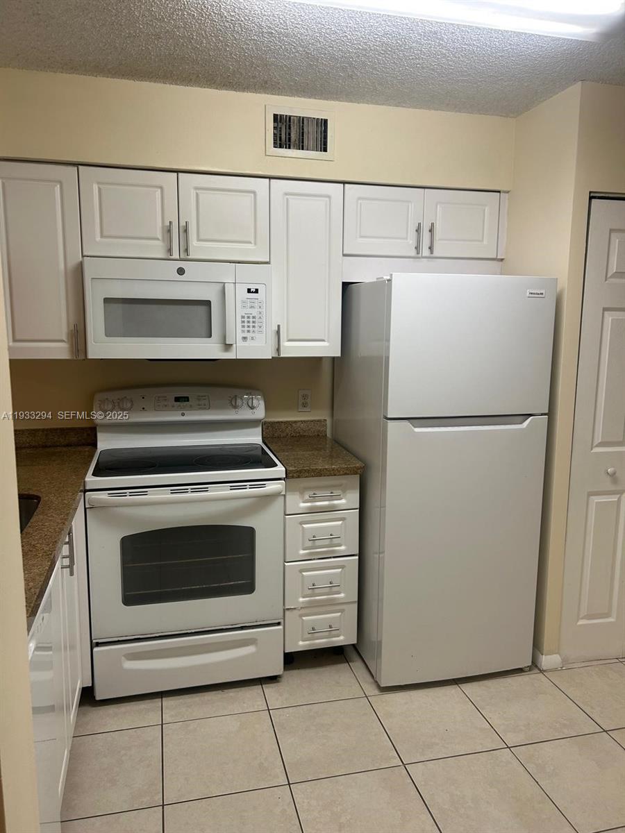 NAPOLI GARDENS AT CORAL S - Residential Lease