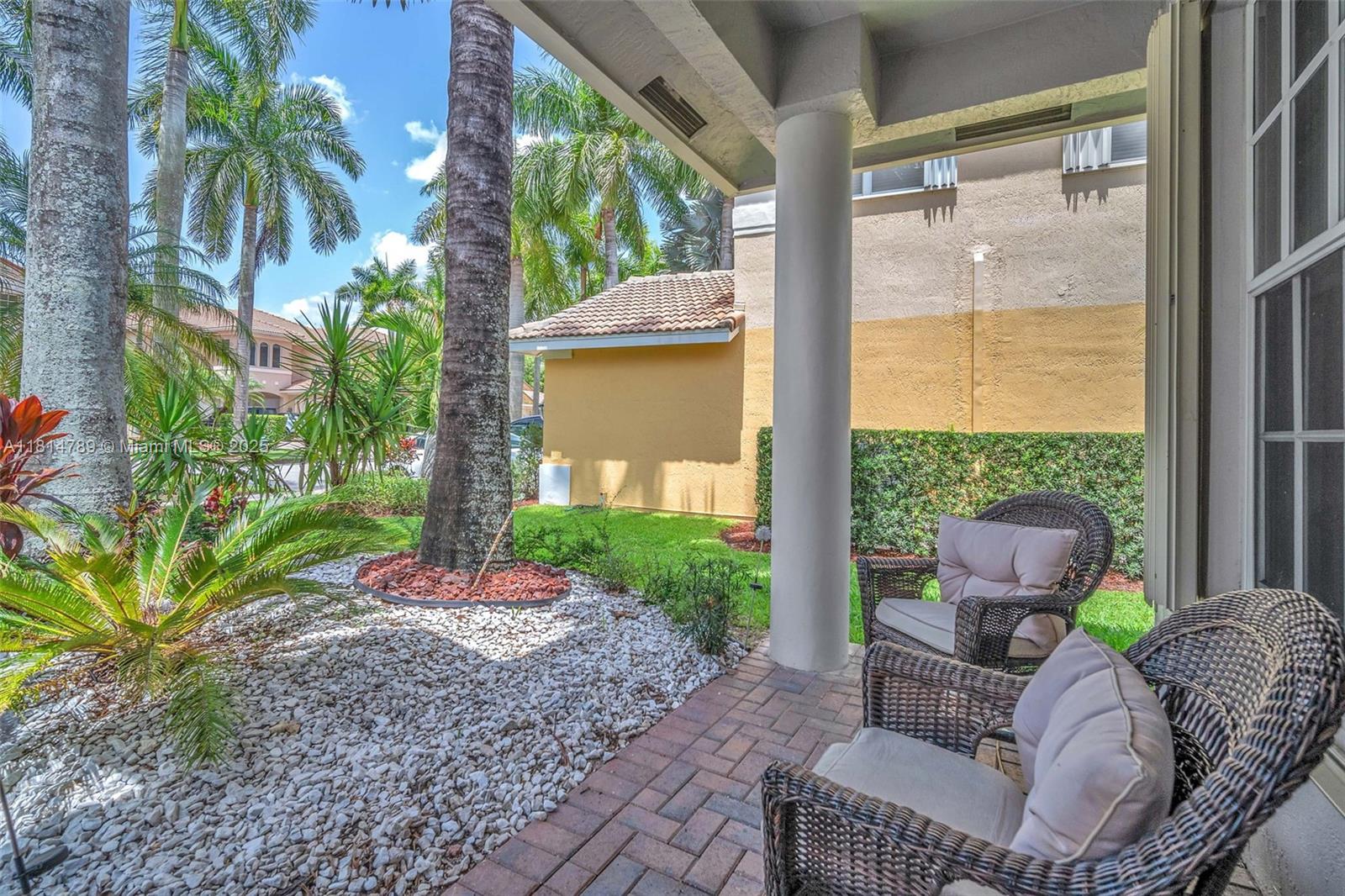 1737 Harbor View Cir