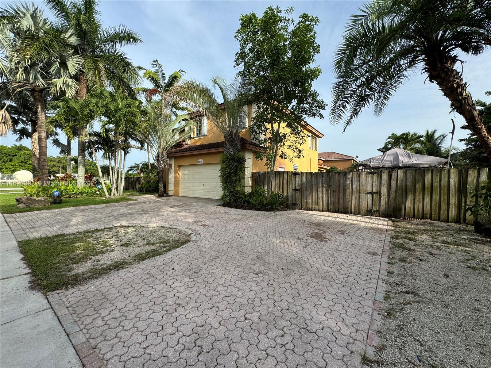 BISCAYNE DRIVE ESTATES - Residential