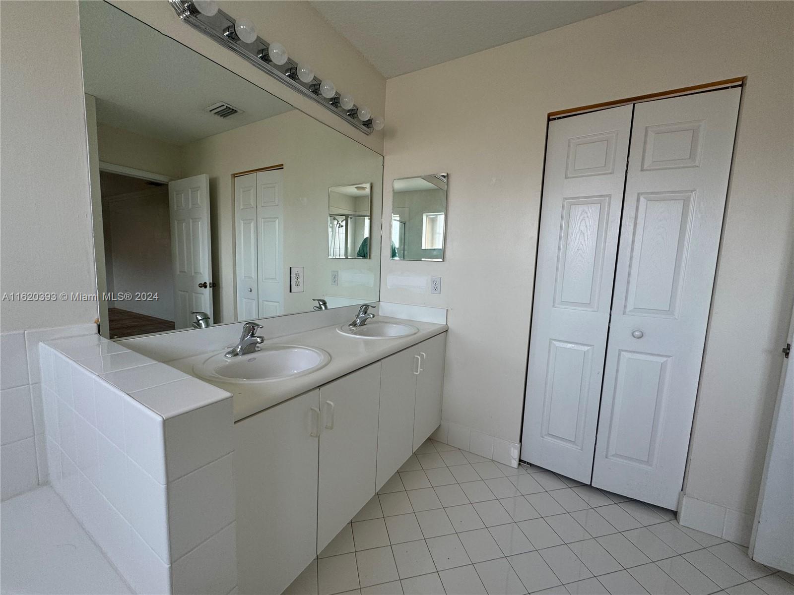 BISCAYNE DRIVE ESTATES - Residential