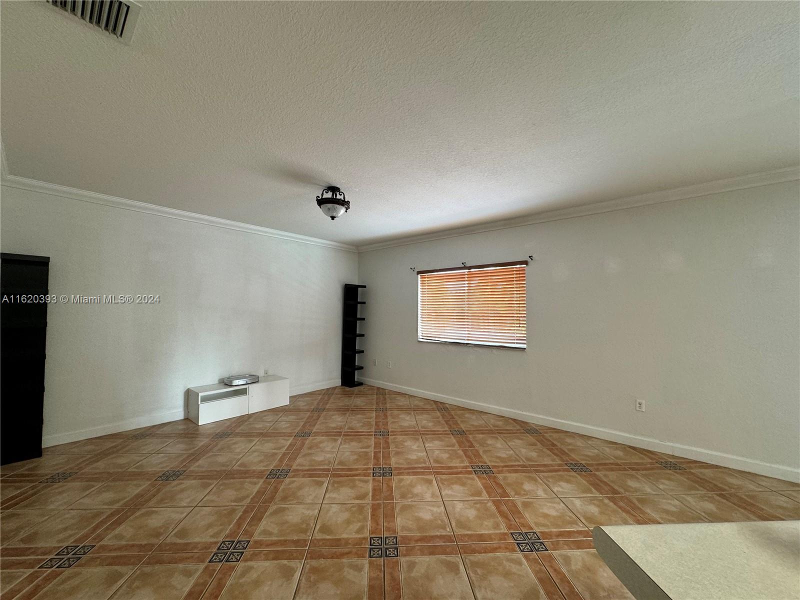 BISCAYNE DRIVE ESTATES - Residential