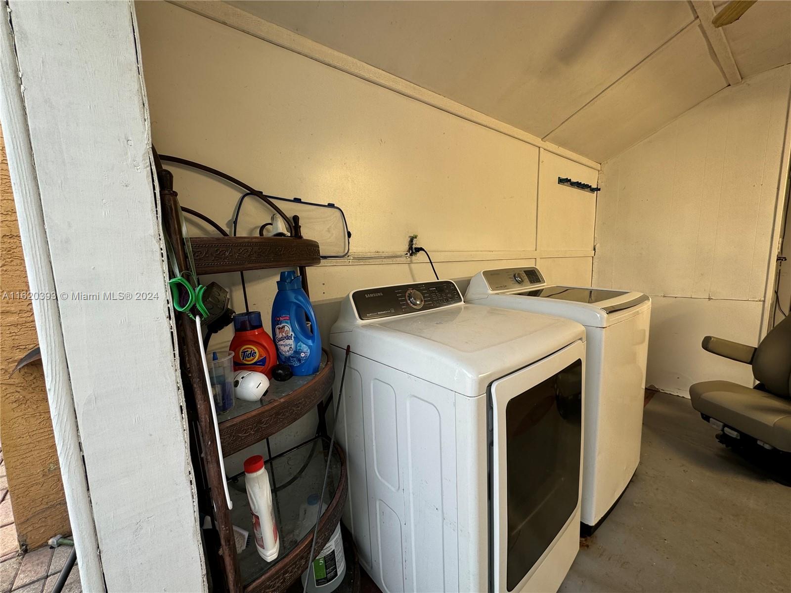 BISCAYNE DRIVE ESTATES - Residential