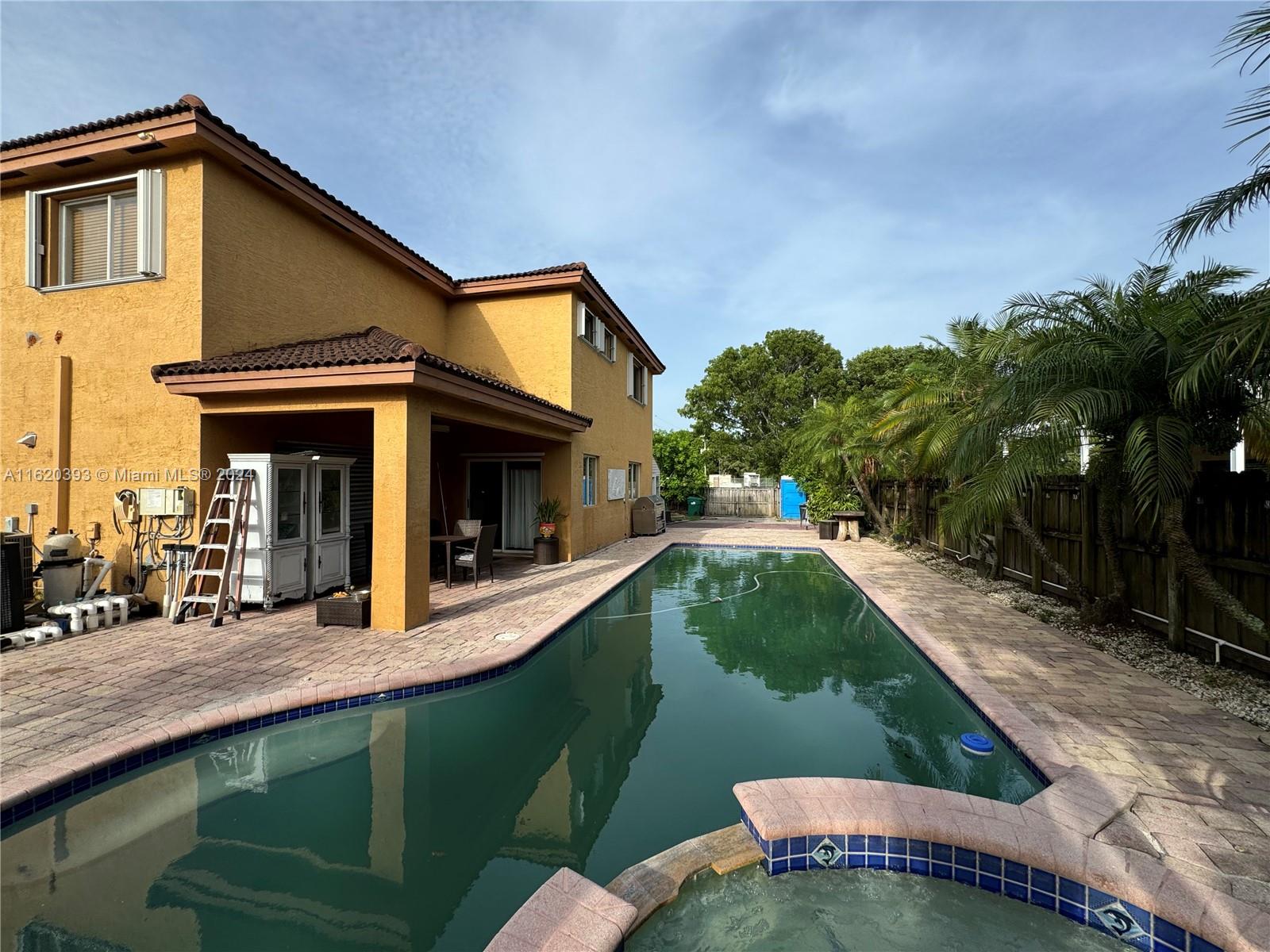 BISCAYNE DRIVE ESTATES - Residential