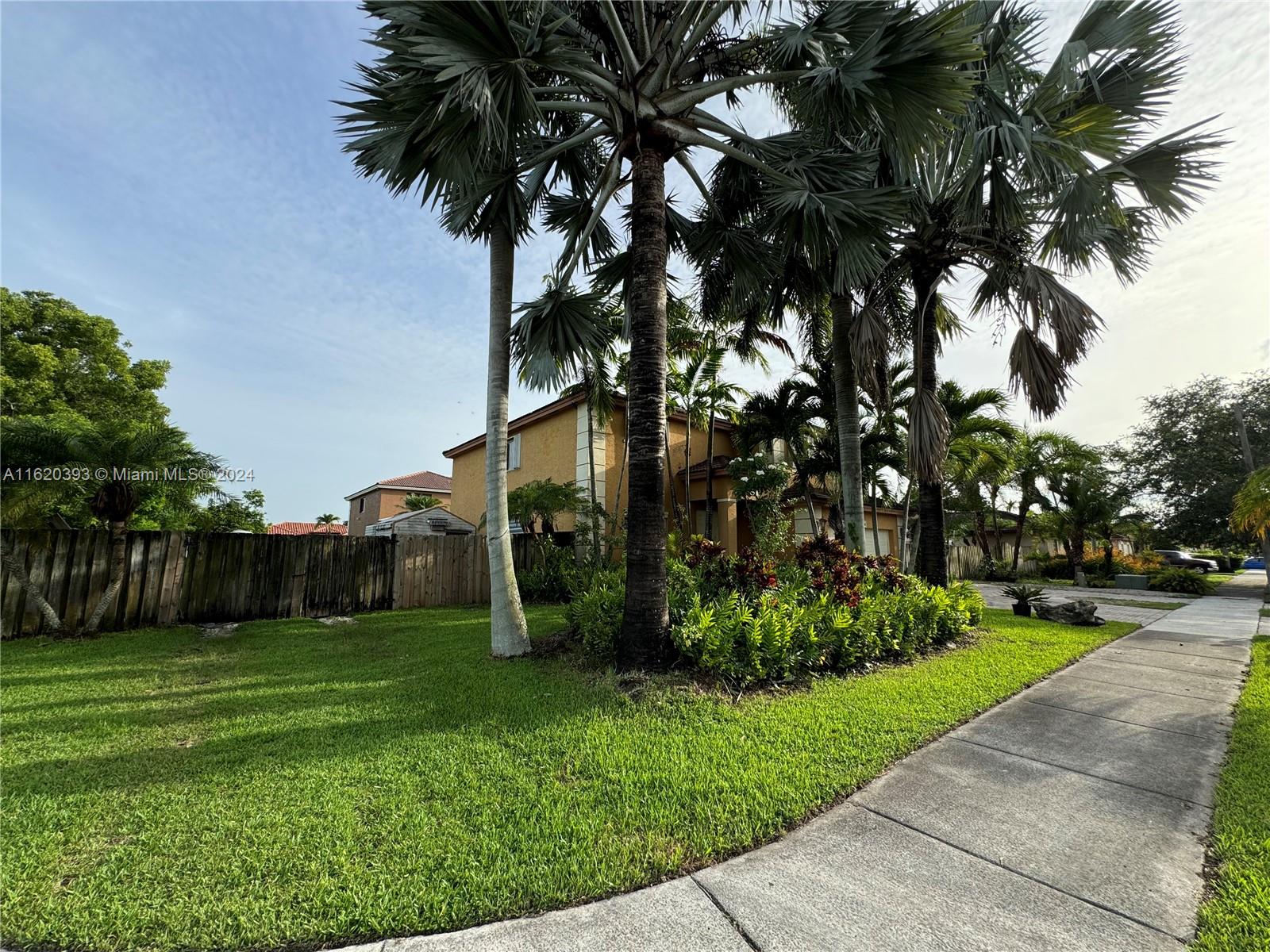 BISCAYNE DRIVE ESTATES - Residential