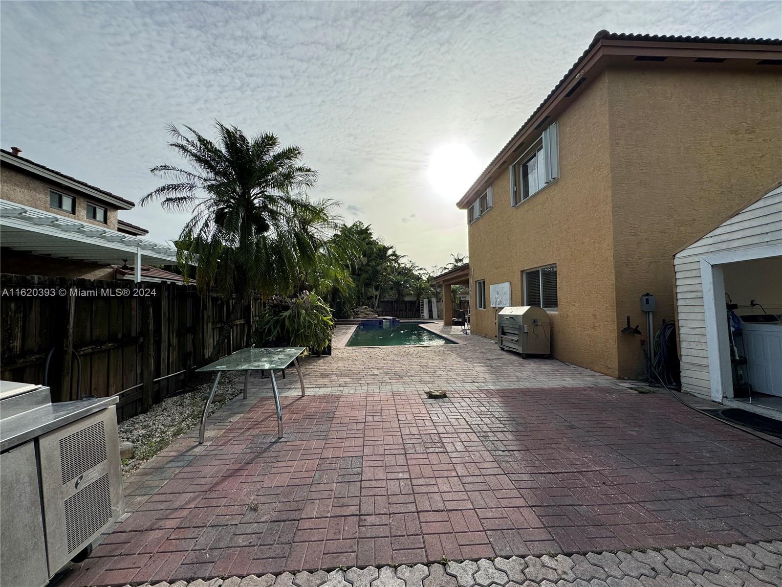 BISCAYNE DRIVE ESTATES - Residential