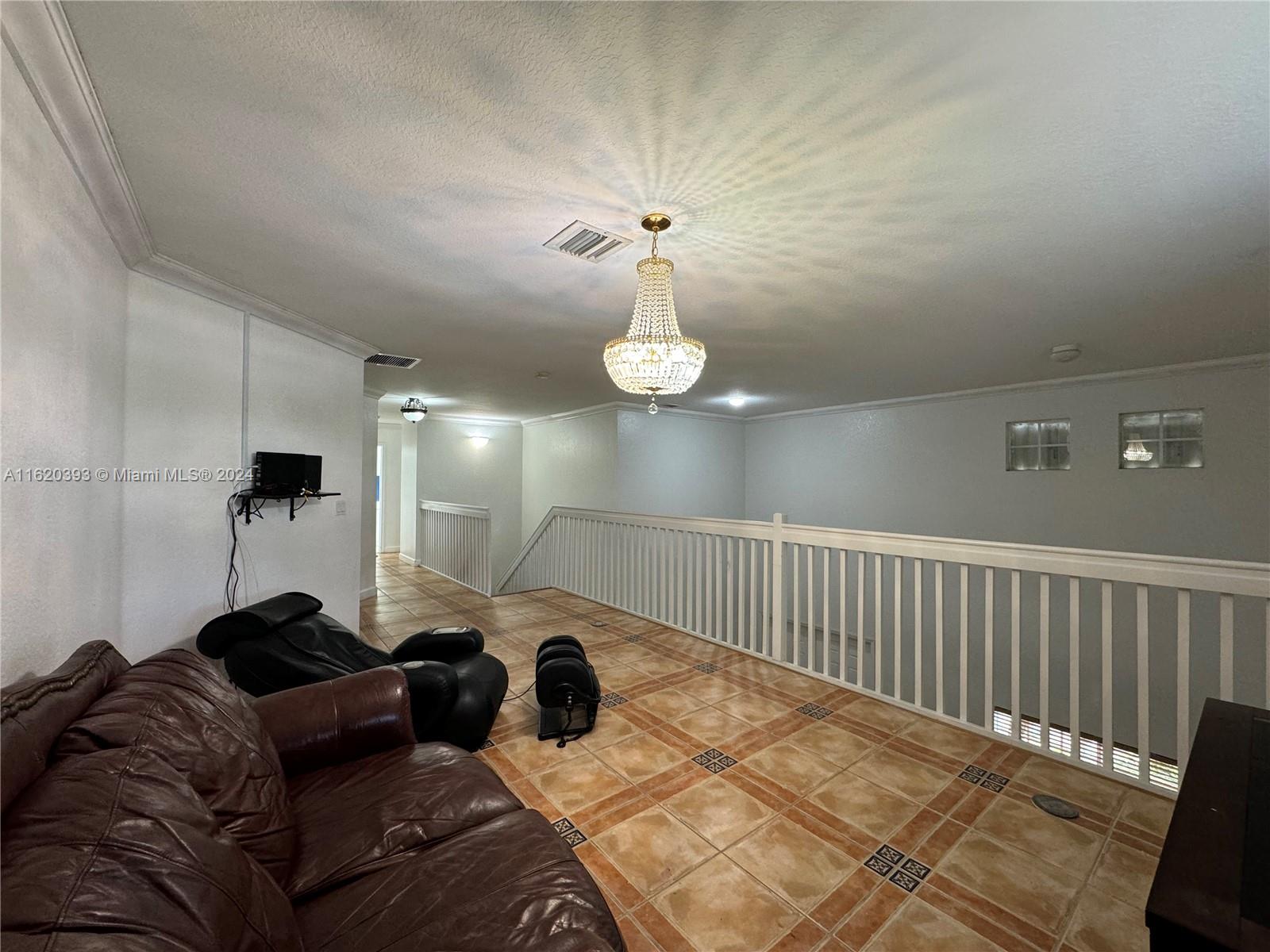 BISCAYNE DRIVE ESTATES - Residential