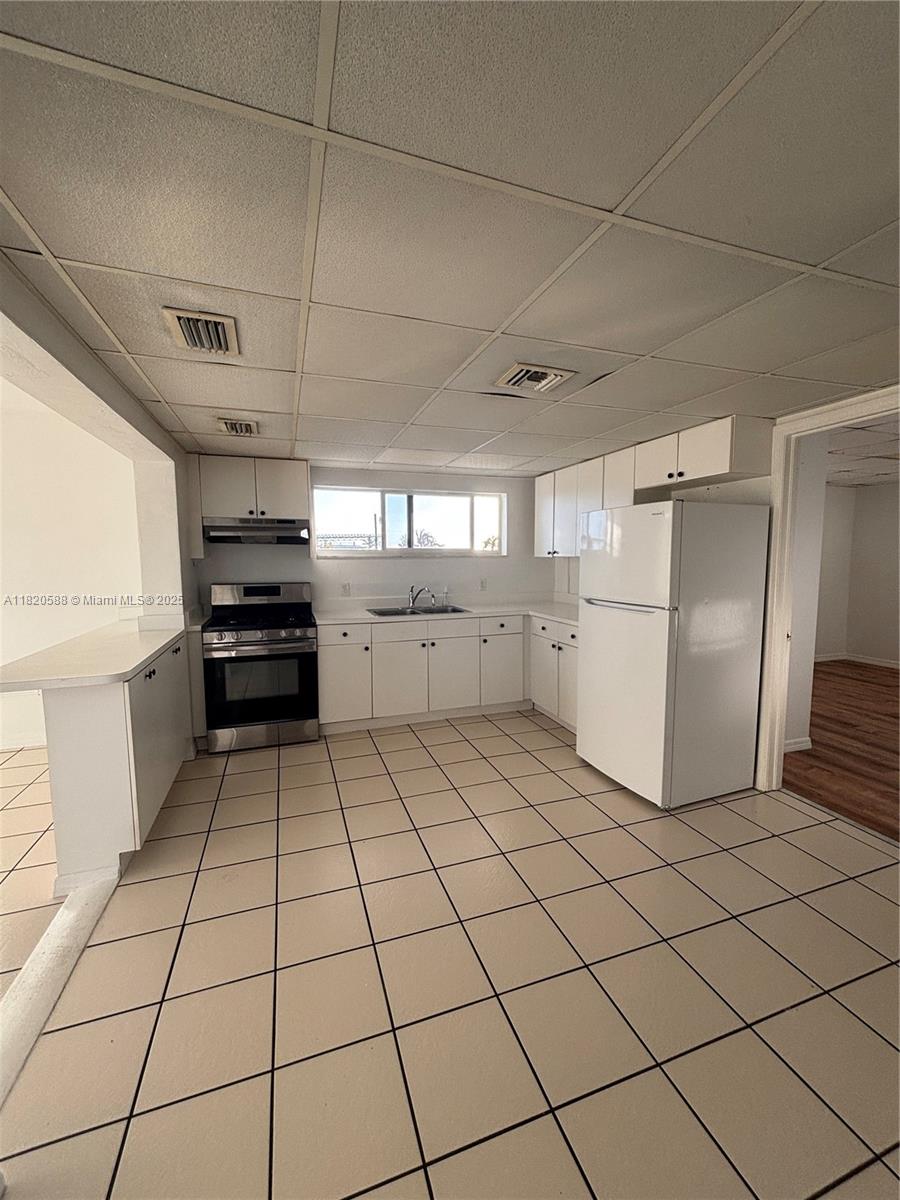 WHITE MARLIN BEACH SEC 1 - Residential Lease