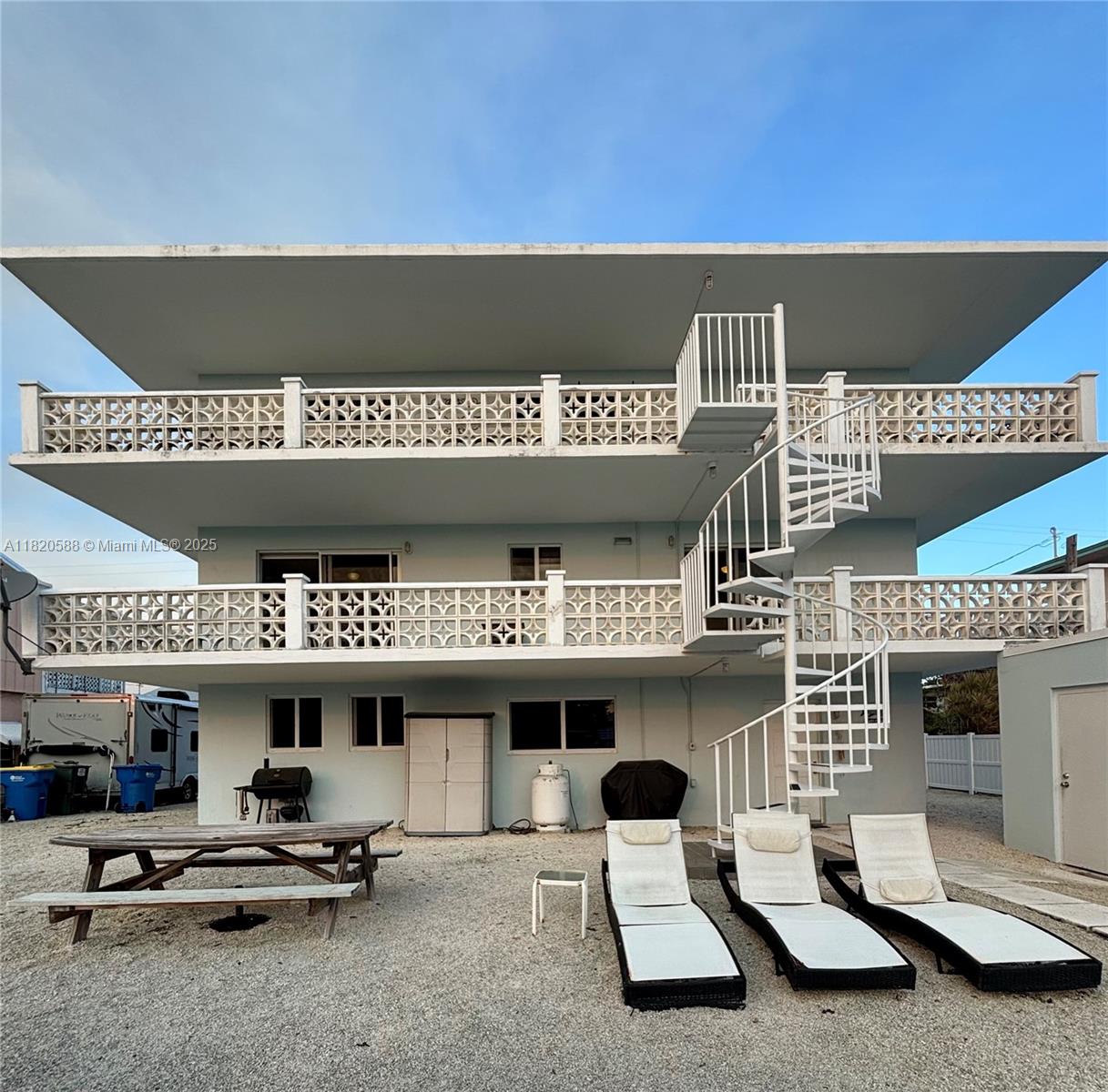 WHITE MARLIN BEACH SEC 1 - Residential Lease