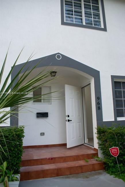 HOLLYWOOD LAWNS - Residential