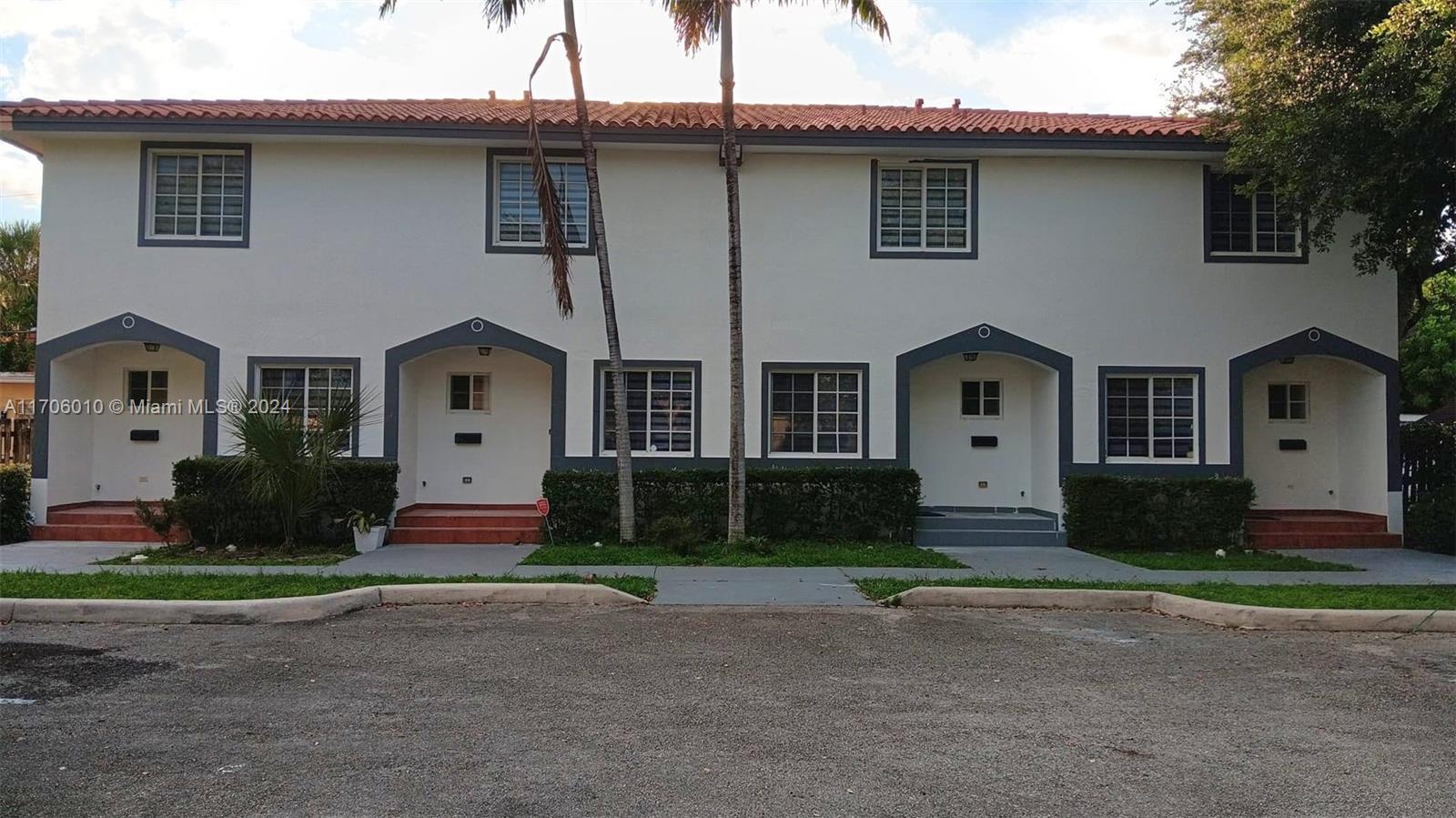 Property for Sale at 968 N 18th Ct 968, Hollywood, Broward County, Florida - Bedrooms: 2 
Bathrooms: 3  - $500,000