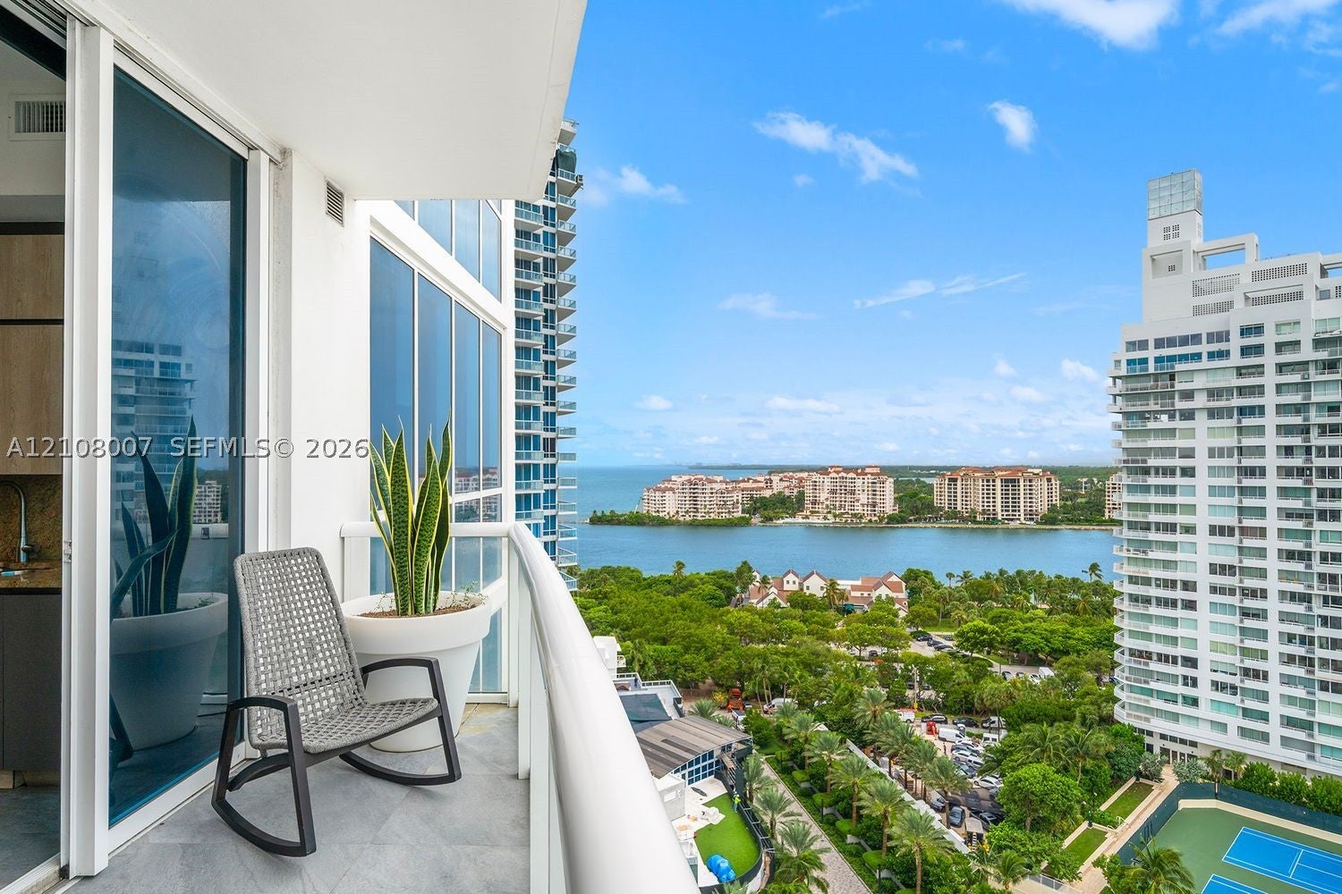50 S Pointe Dr 1805
