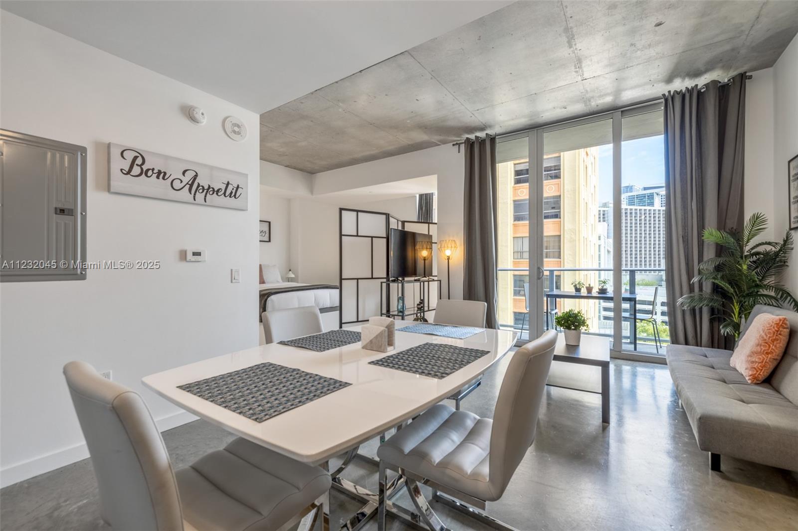 CENTRO CONDO - Residential Lease