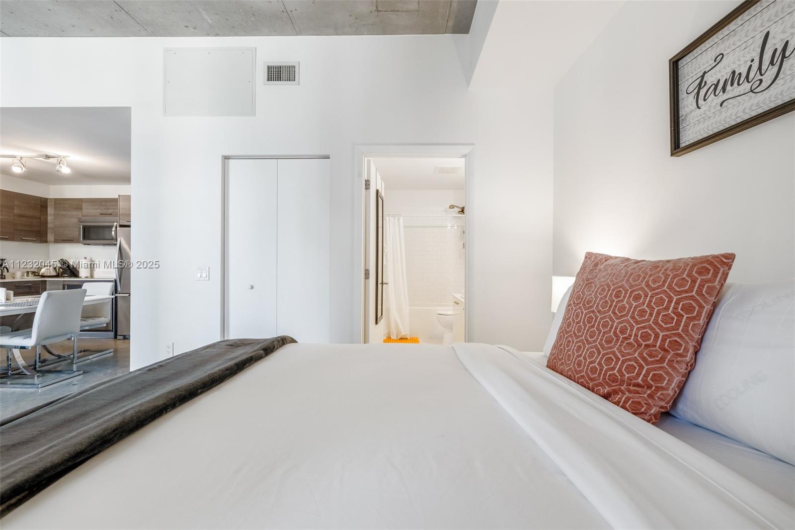 CENTRO CONDO - Residential Lease