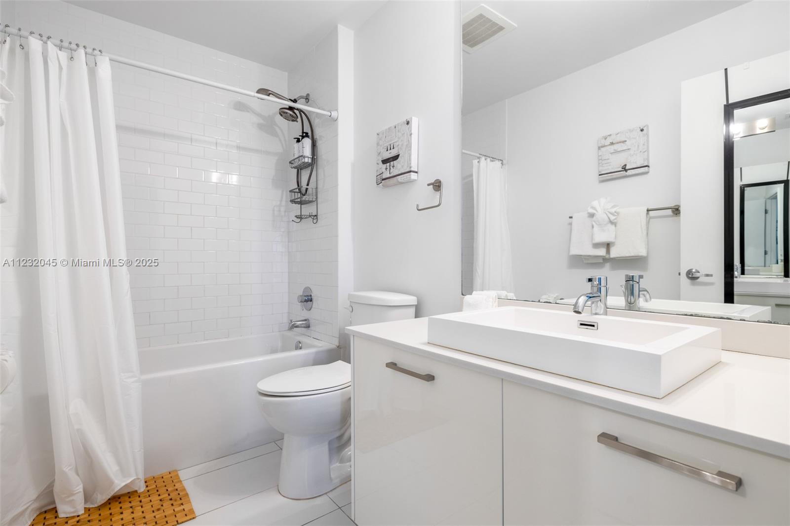 CENTRO CONDO - Residential Lease