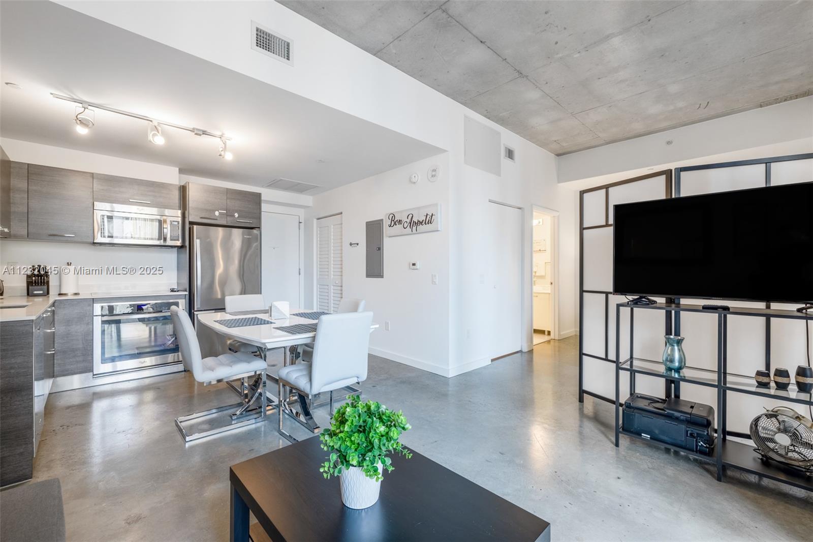 CENTRO CONDO - Residential Lease