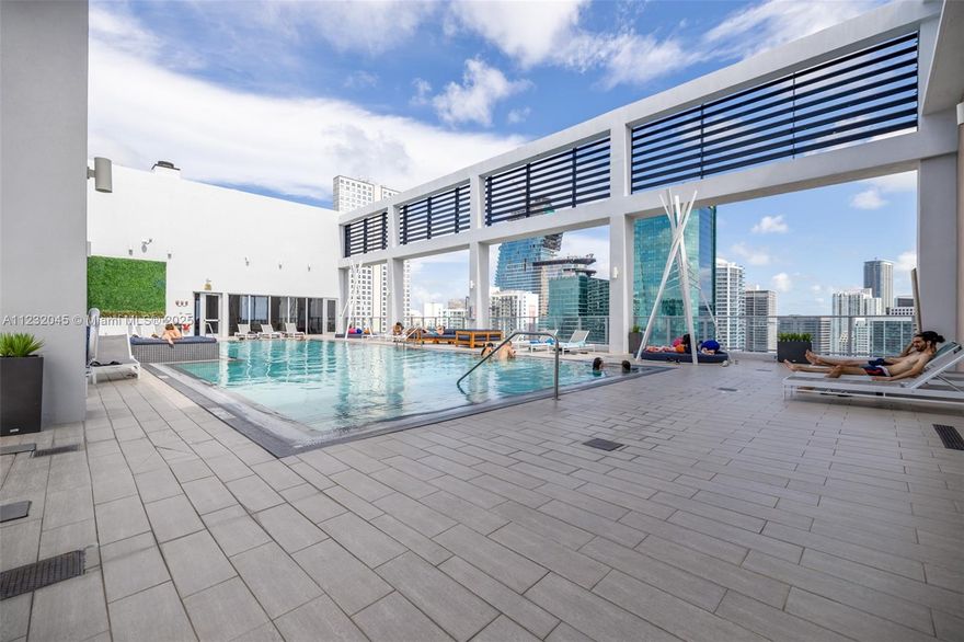 Stay in the heart of Miami. This luxury apartment building features a rooftop pool with cabanas, state of the art gym and a community room perfect for remote working. The apartment is an industrial style spacious studio with a private balcony with partial bay views. Located a few blocks from bayfront park, 3 minutes to Brickell, 6 minutes to Wynwood and 12 minutes to the beach and airport. Downstairs are bars, restaurants and shopping. Whole foods is just a few blocks away.