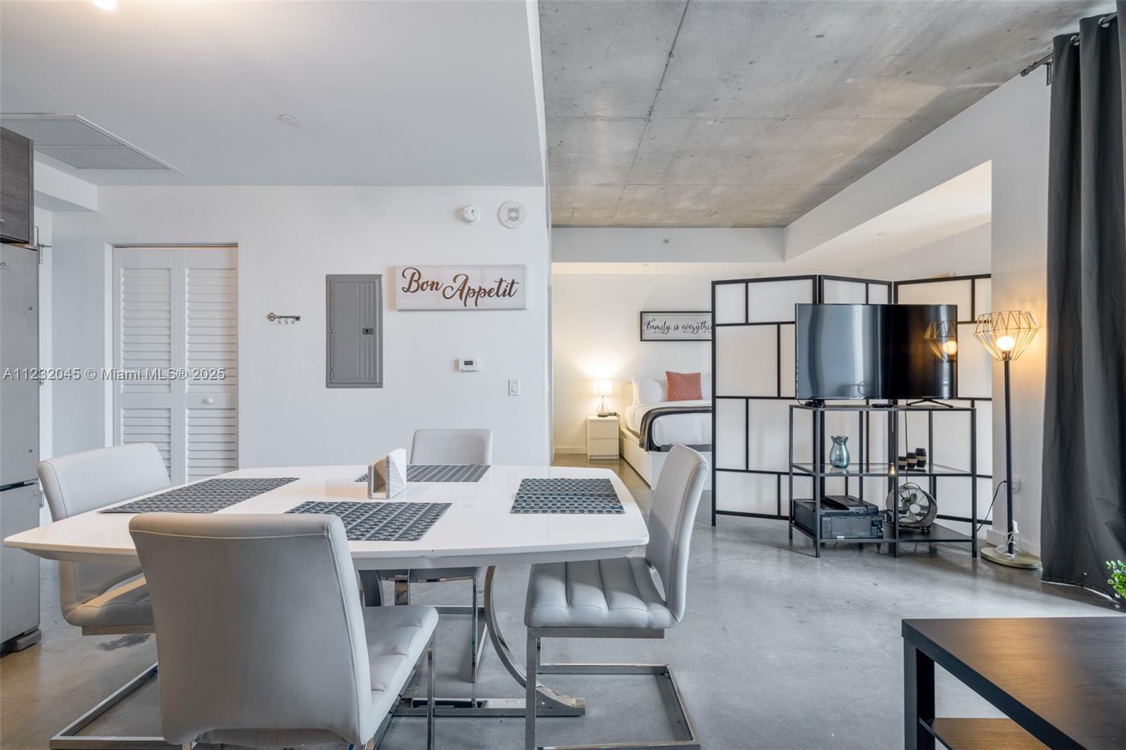 CENTRO CONDO - Residential Lease