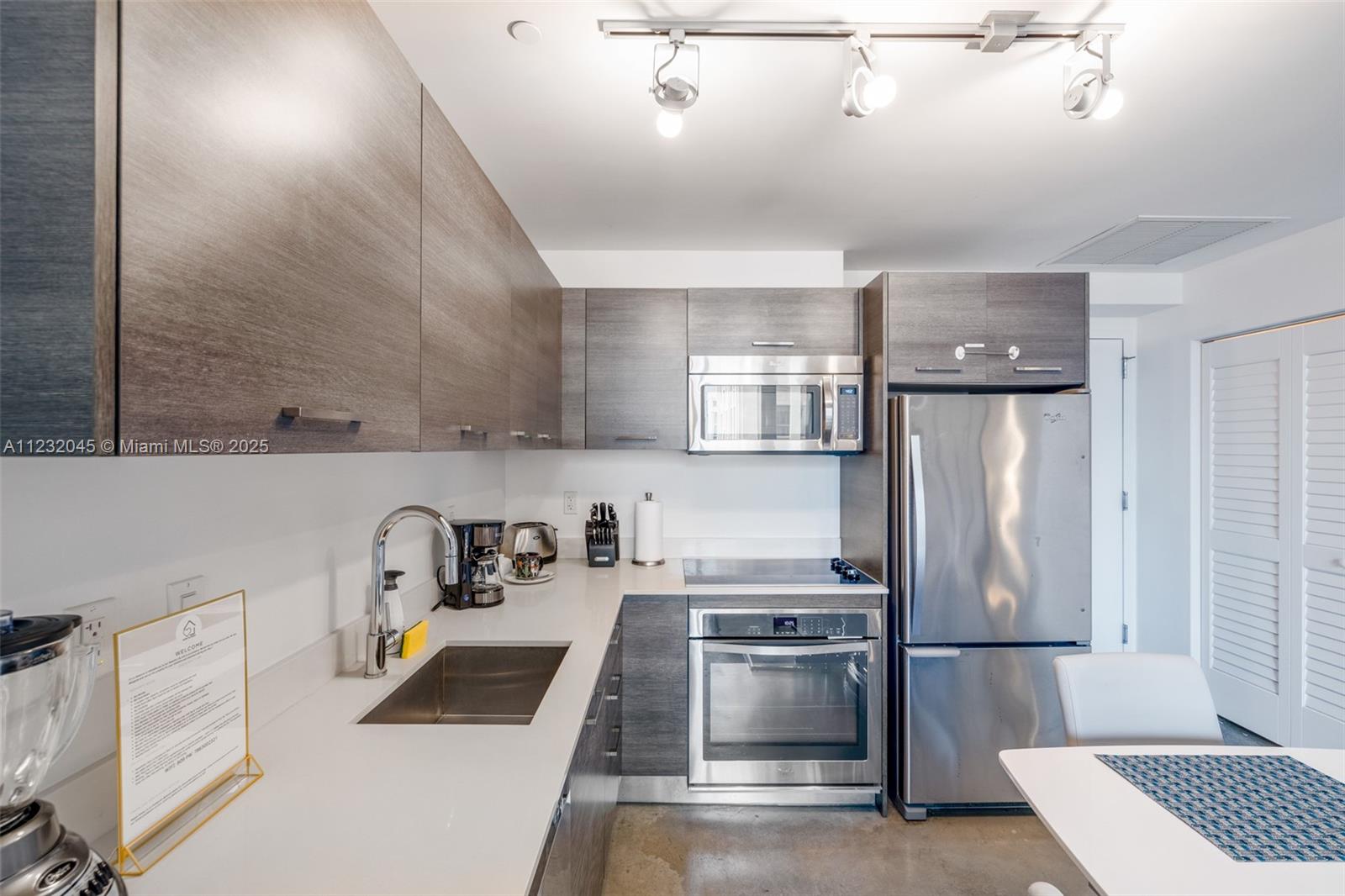 CENTRO CONDO - Residential Lease