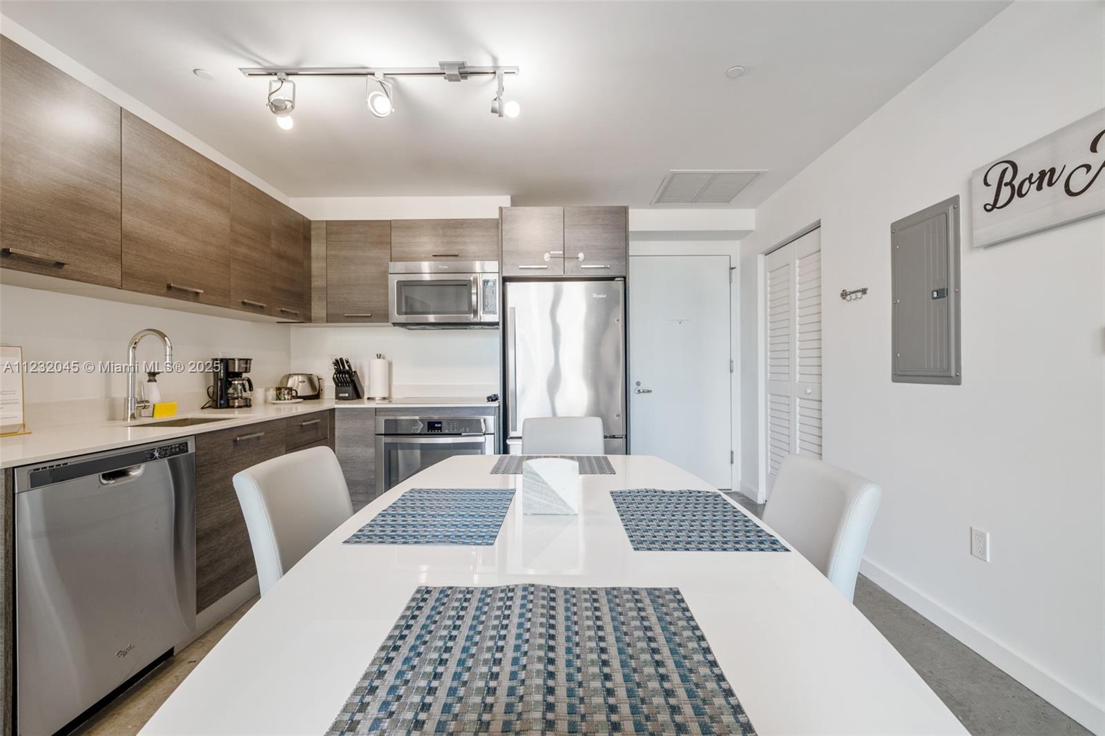 CENTRO CONDO - Residential Lease