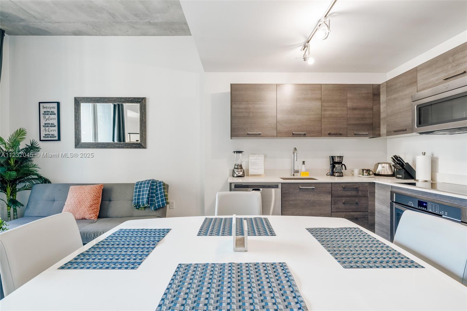 CENTRO CONDO - Residential Lease