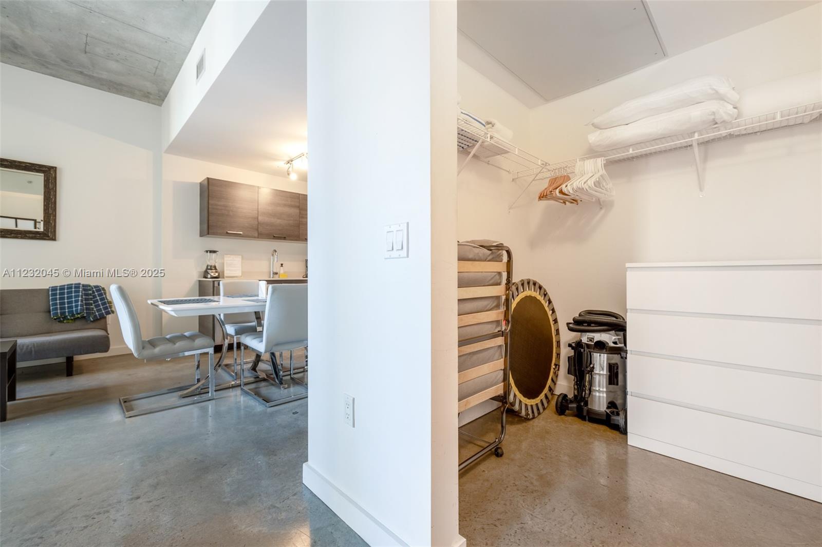 CENTRO CONDO - Residential Lease