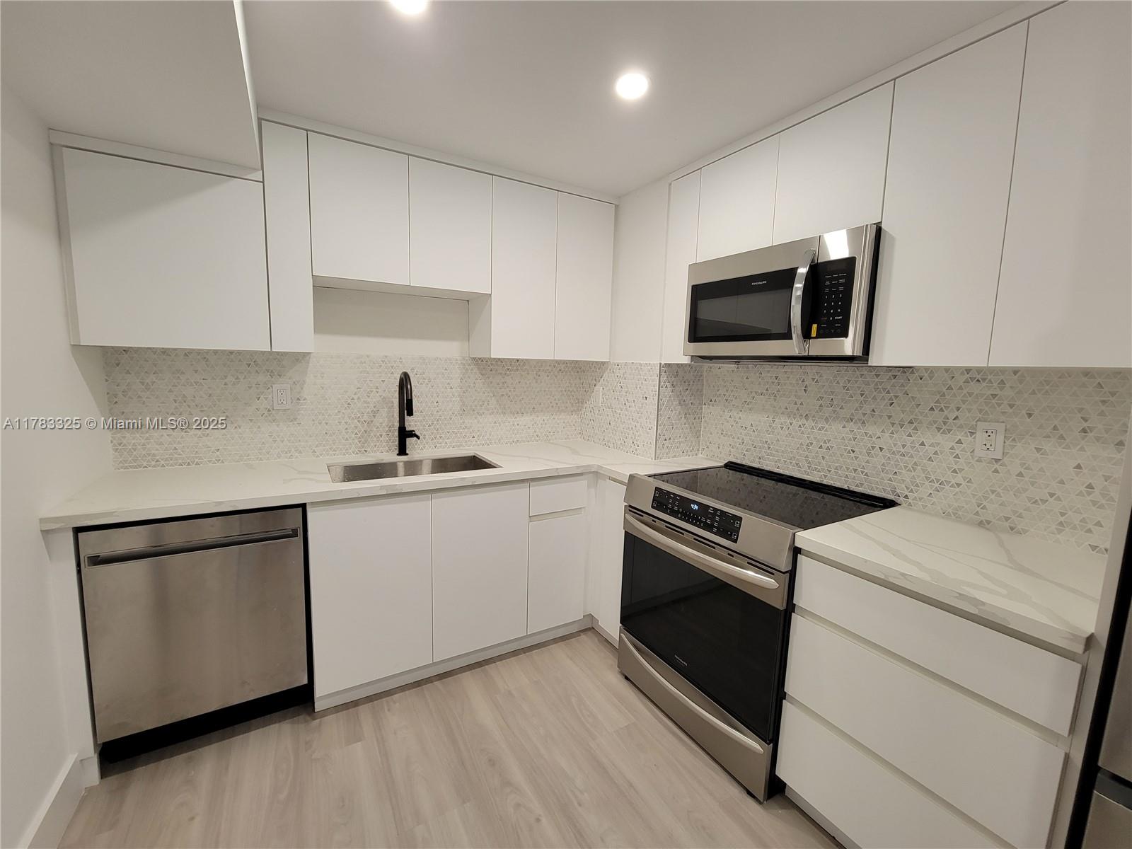 Rental Property at 2655 Collins Ave 608, Miami Beach, Miami-Dade County, Florida - Bedrooms: 2 
Bathrooms: 2  - $4,000 MO.